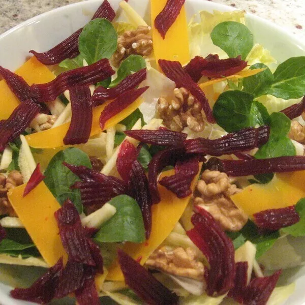 Salade d'endives, mimolette, betteraves et pomme verte