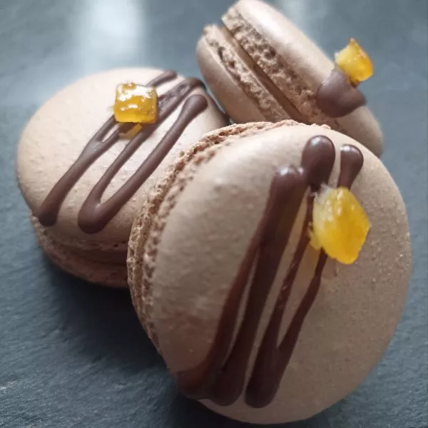 Macarons choco, pain d'épices et oranges confites
