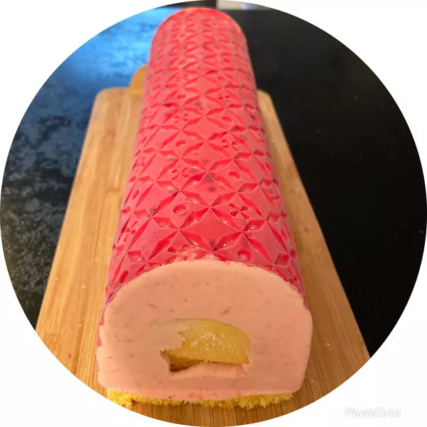 Bûche à la fraise et à la vanille