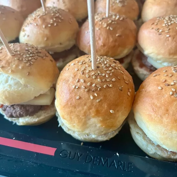 30 Mini burgers 