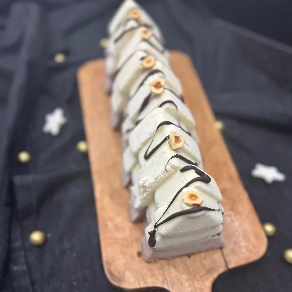 BUCHE GLACEE VANILLE COOKIE CHOCOLAT NOISETTES