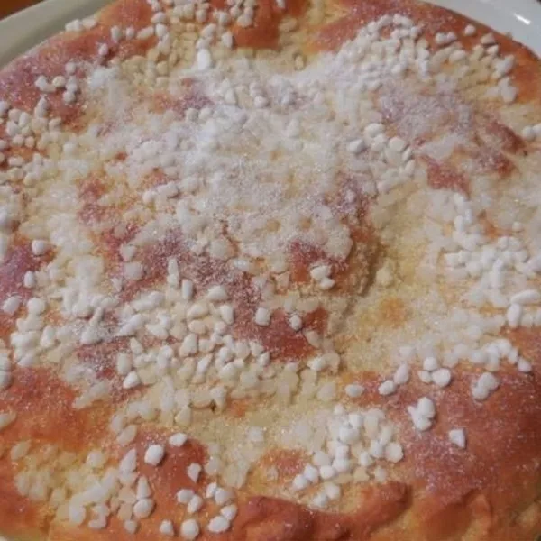 Tarte briochée aux perles de sucres