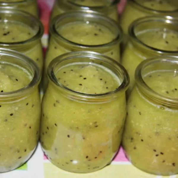 Compote crue de kiwis et poires