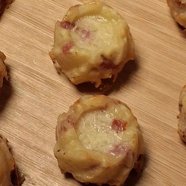 Bouchées aux allumettes et fromage