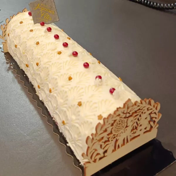 Bûche mousse légère au mascarpone insert mûres 