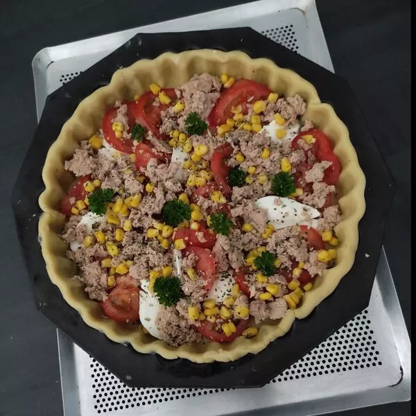 Tarte estivale (tomate, maïs, mozzarella, thon)