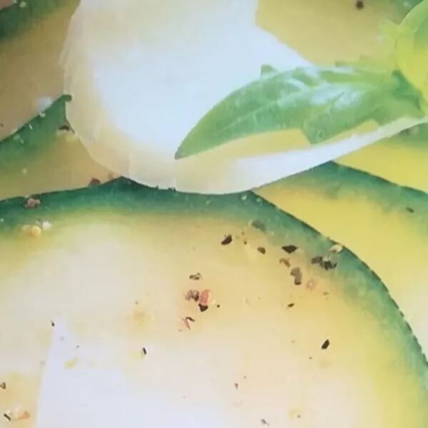 Carpaccio de courgettes crues avec la mandoline MA 128