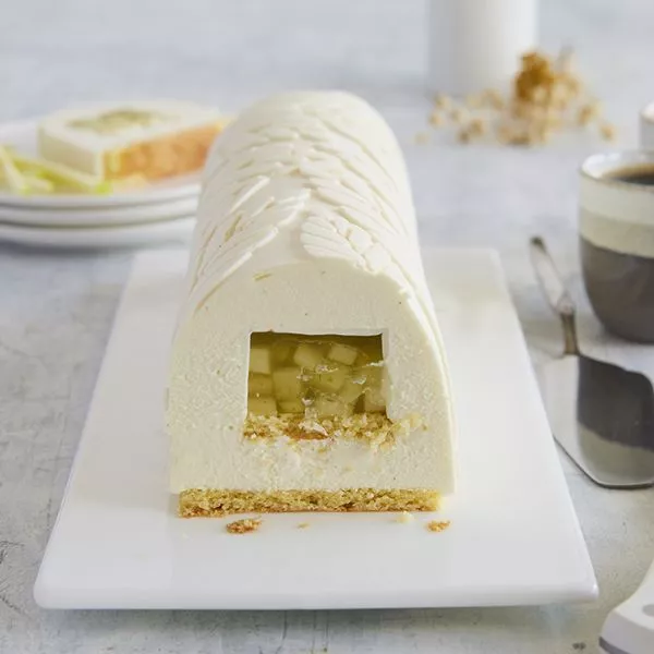 Bûche au chocolat blanc, citron et compotée de pomme